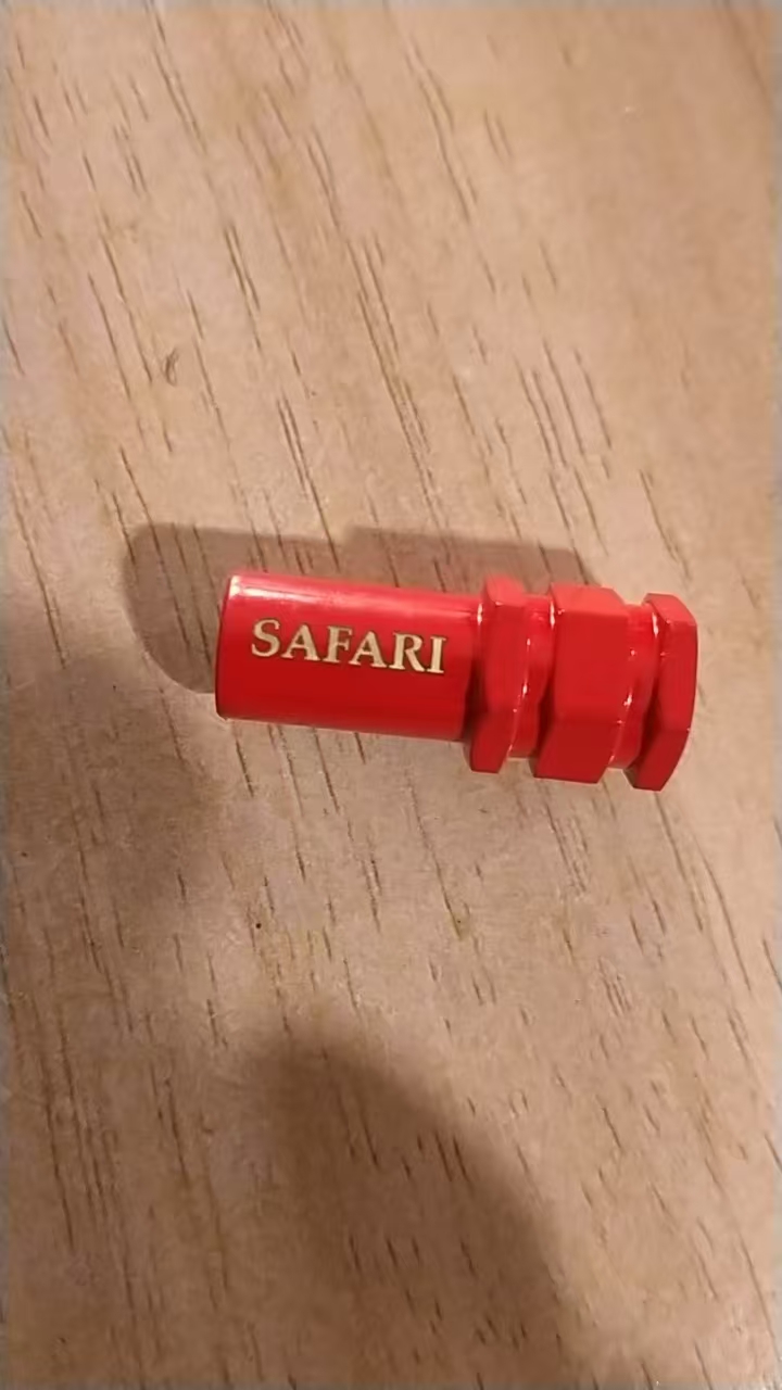 紅色噴塑銅件激光打標(biāo)效果